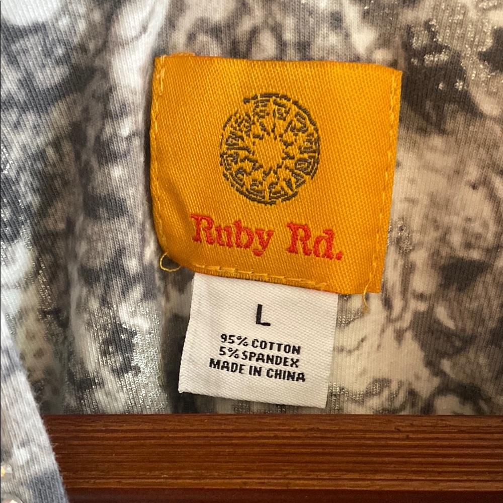 Ruby Rd. Gray and White Patterned Top - Picture 2 of 13